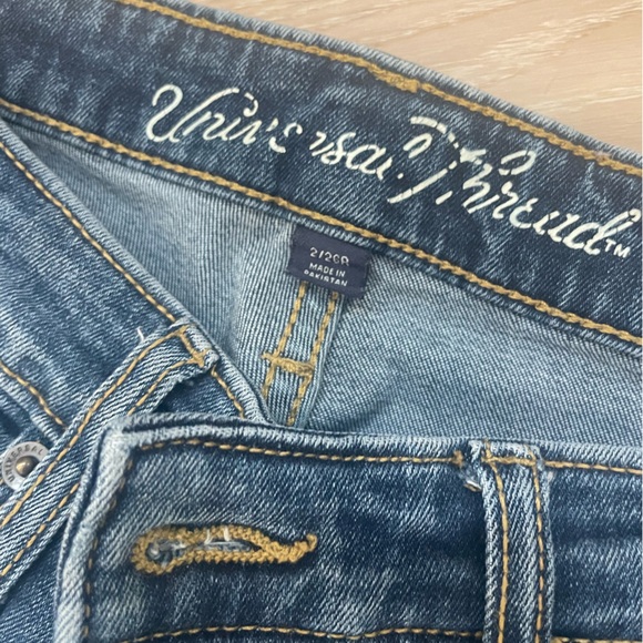 Universal Thread - Picture 2 of 3